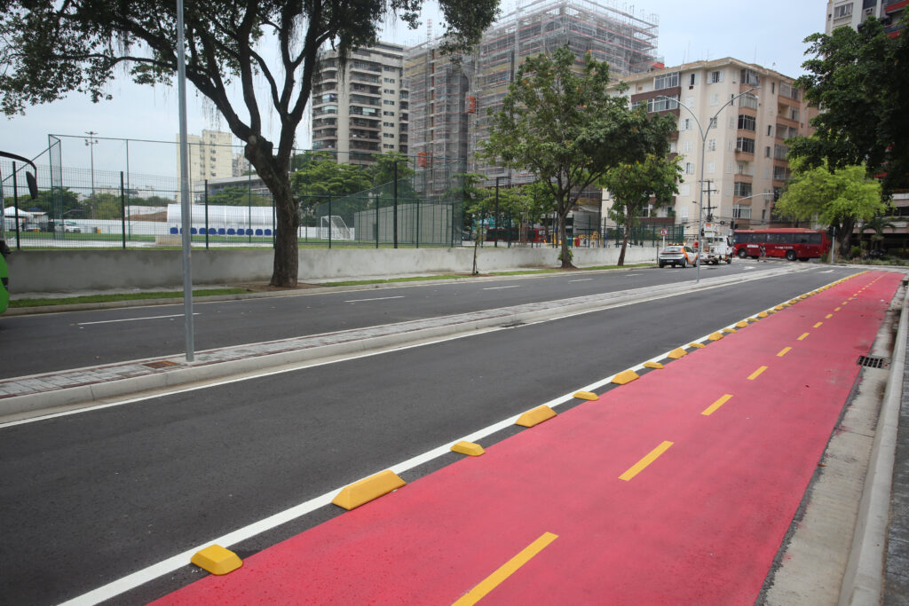 Prefeitura de Niterói duplica via no Centro