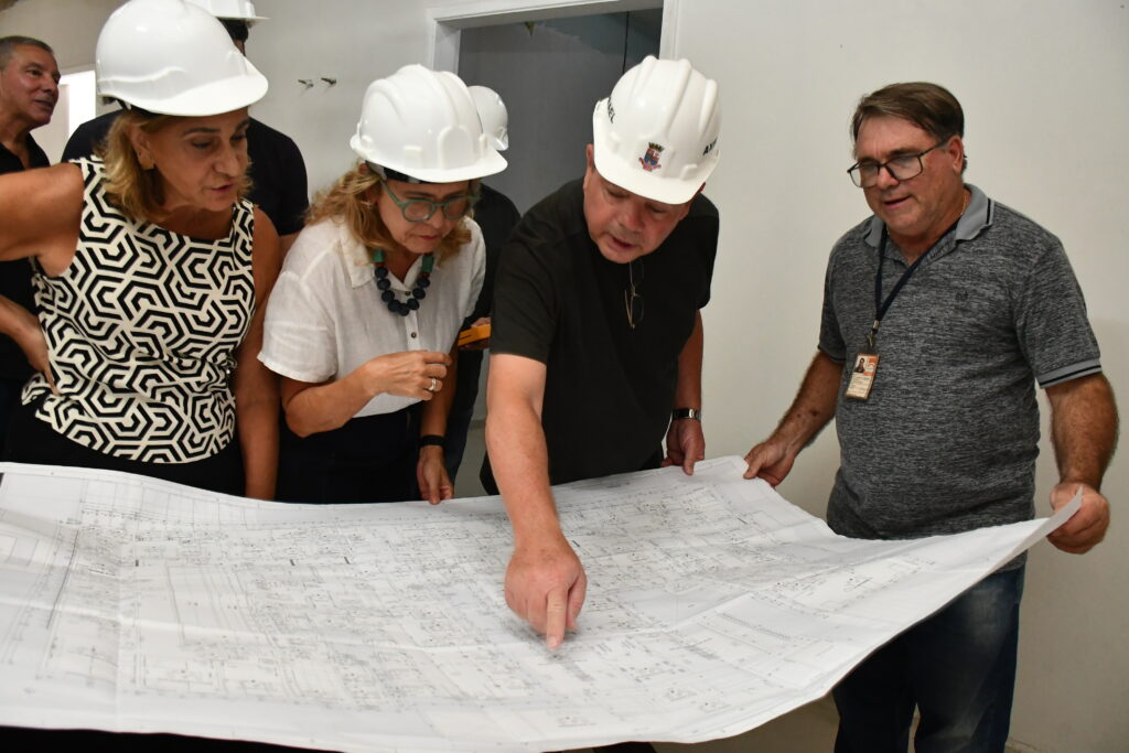 Prefeito Axel visita obras da Maternidade Alzira Reis, unidade referência de parto humanizado na cidade