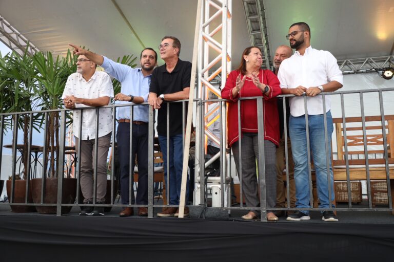 Folia no Caminho Niemeyer: desfiles das escolas de samba Niterói começam nesta sexta-feira