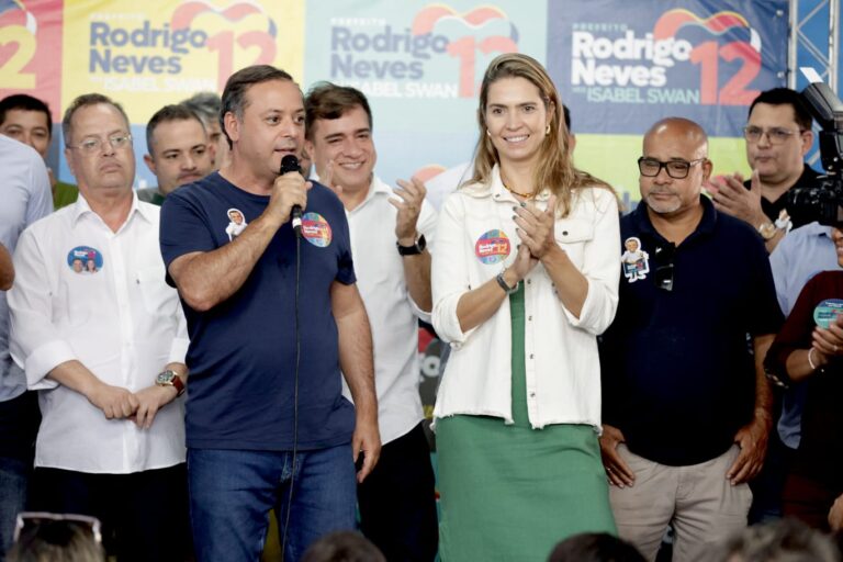 RODRIGO NEVES FAZ CORREATA DE AGRADECIMENTO NA ZONA NORTE