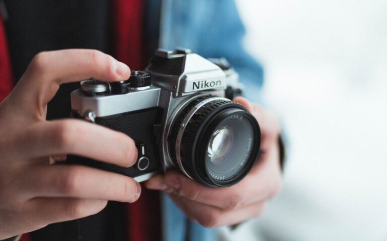 Fotógrafo com fome, deleta todas as fotos após ser impedido de comer no casamento