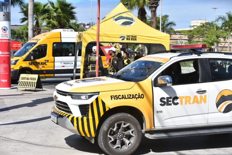 ‘Café na Faixa’ promove conscientização sobre segurança no trânsito no Centro de Maricá