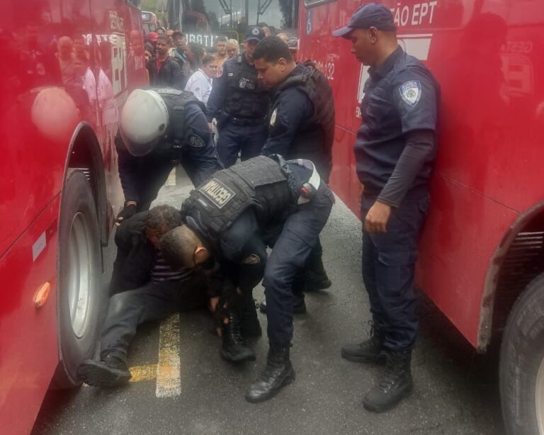 Foragido por homicídio e suspeito com drogas são presos em Maricá com apoio do Ciosp