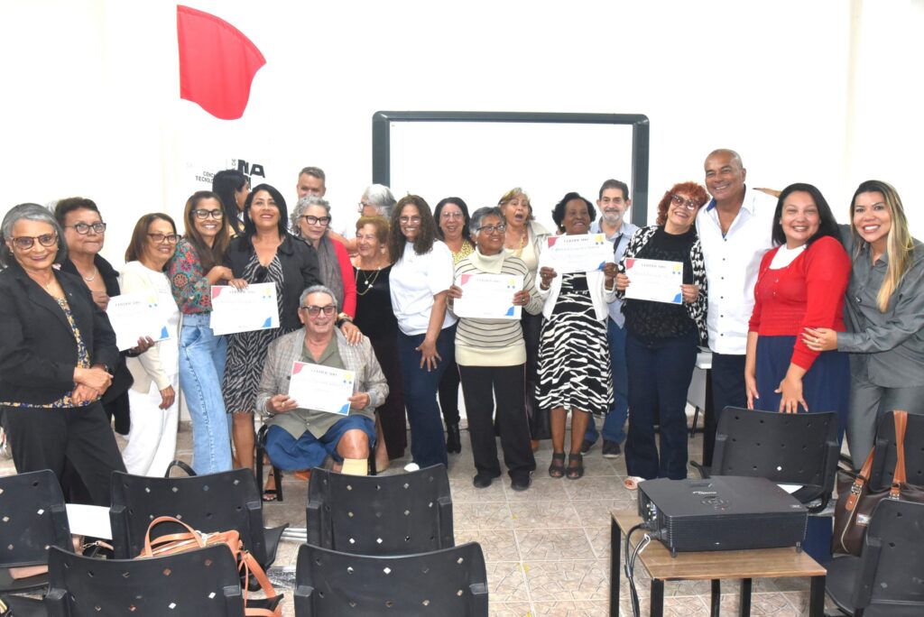 Curso 6.0 Digital forma idosos em Maricá e promove inclusão tecnológica