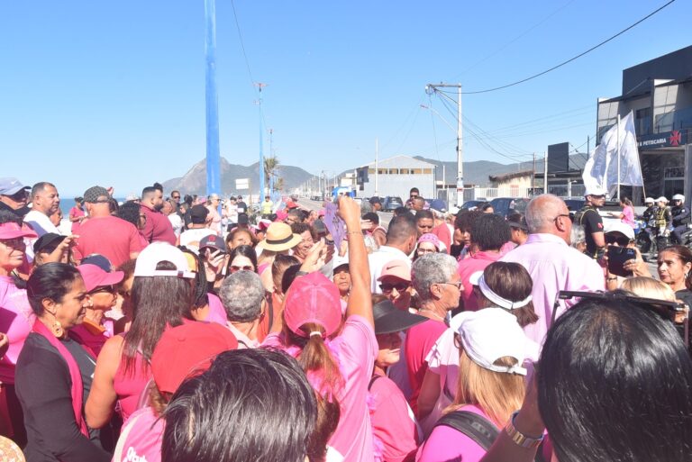 Outubro Rosa mobiliza Terceira Idade com caminhada pela saúde em Itaipuaçu
