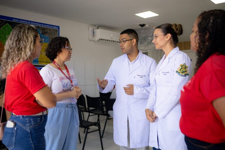 Médicos formados pelo Passaporte Universitário iniciam atendimentos nas USFs de Maricá