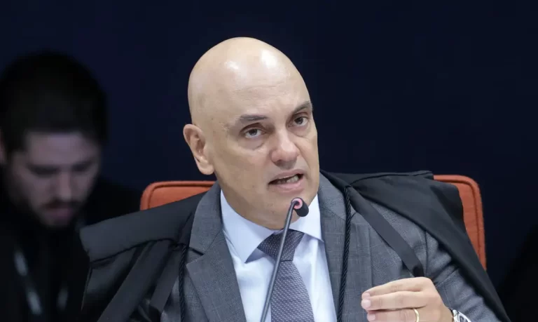 Moraes vota para rejeitar último recurso de Bolsonaro no STF