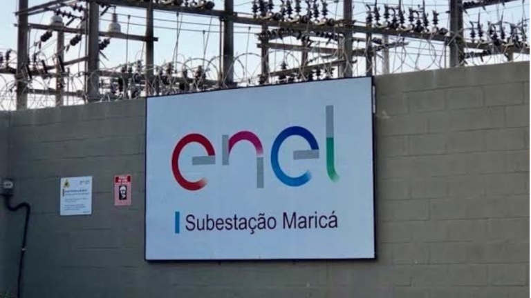 No escuro e sem resposta: Itaipuaçu sofre com energia instável e cobra a ENEL