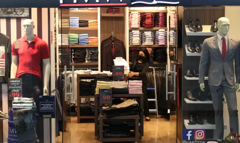 Entenda os direitos do consumidor para trocas de presentes de Natal