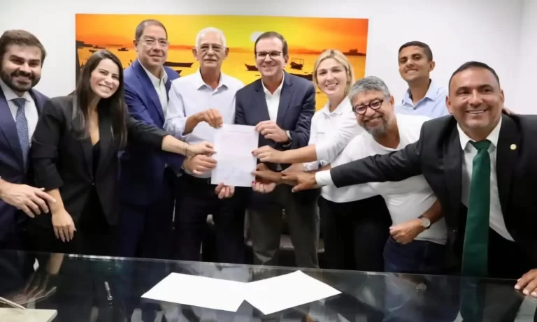 Paes e Quaquá selam acordo histórico para dividir royalties do petróleo com cidades vizinhas