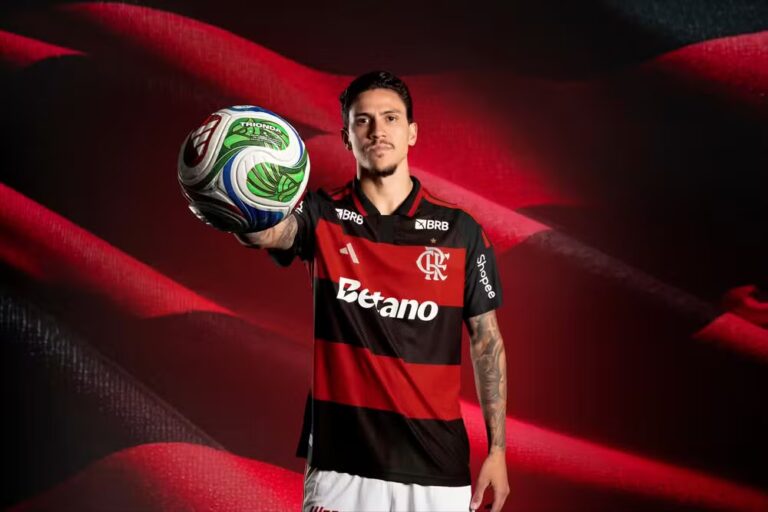 Flamengo lança uniforme principal para a temporada 2026