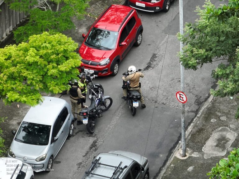 Com apoio de drones, Prefeitura atua contra flanelinhas no Gragoatá