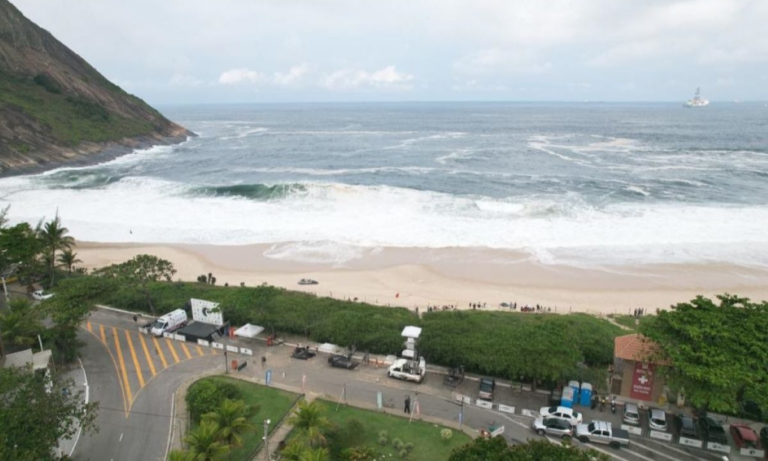 Mudança para pagar estacionamento na praia de Itacoatiara, em Niterói