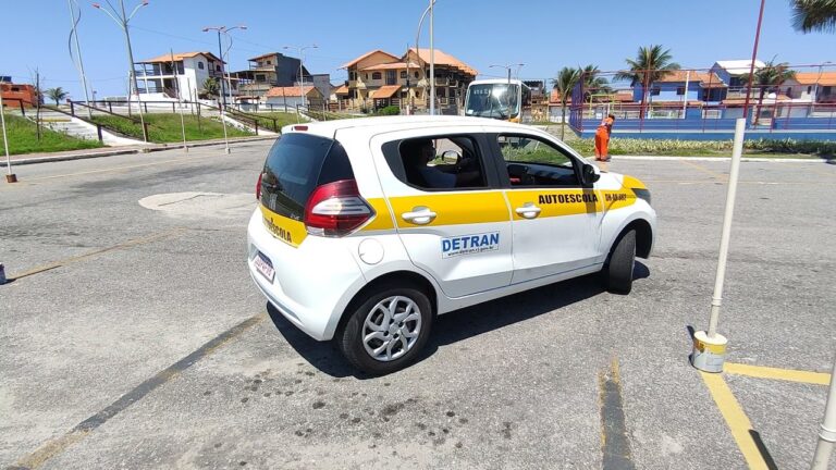 Maricá credencia autoescolas para oferecer carteira de motorista gratuita a moradores