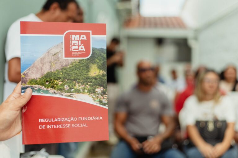 Maricá entrega títulos de propriedade a moradores do Jardim Interlagos e avança na regularização fundiária