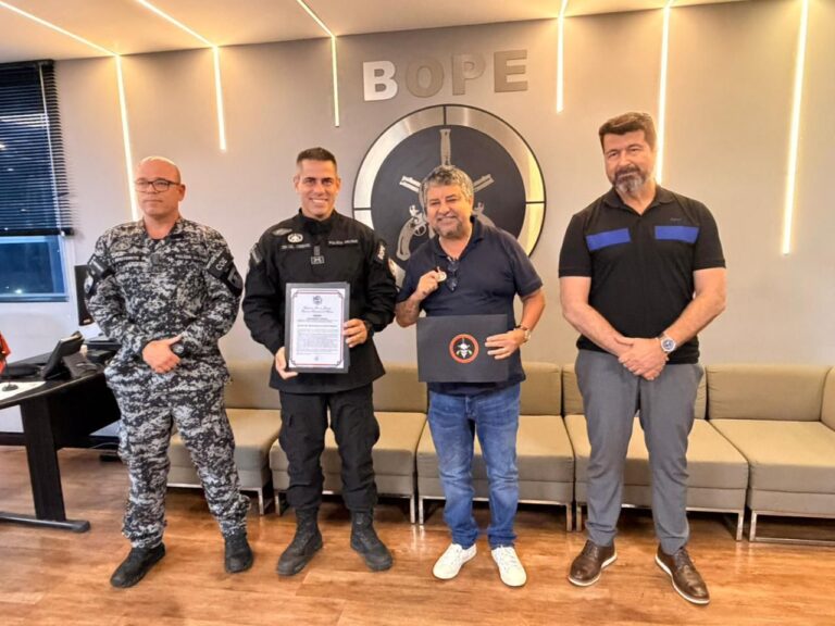 Maricá é homenageada pelo Bope com medalha por apoio à segurança pública