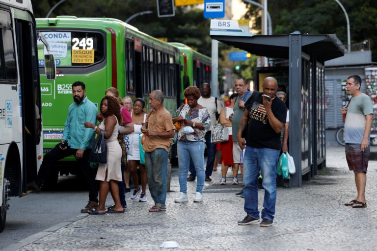 Sem acordo, rodoviários do Rio podem decidir por nova greve nesta terça-feira