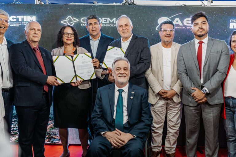 Maricá firma parceria com Agência Espacial Brasileira para ampliar ações de tecnologia e inovação