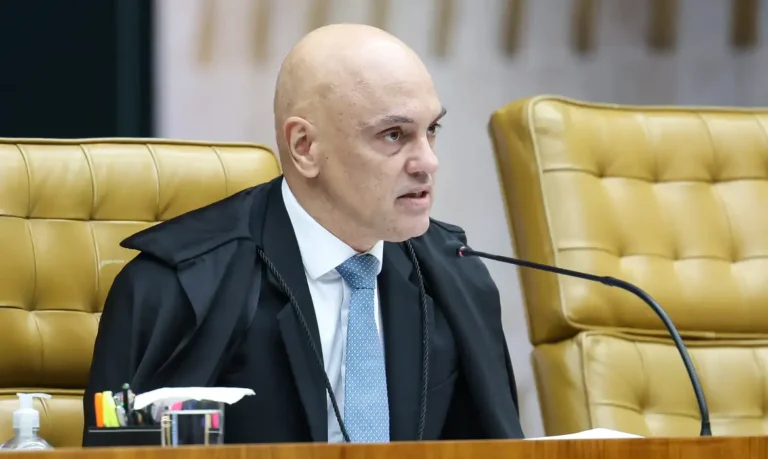 Moraes dá 48 horas para defesa de Bolsonaro explicar vídeo de IA exibido em evento do PL