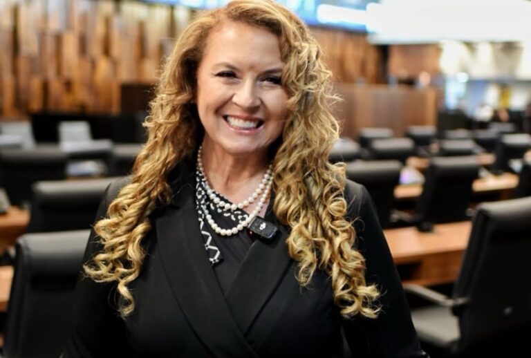 Deputada Zeidan apresenta projetos na Alerj com benefícios para mulheres