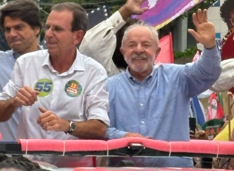 Presidente Lula reúne multidão de apoiadores em São Gonçalo