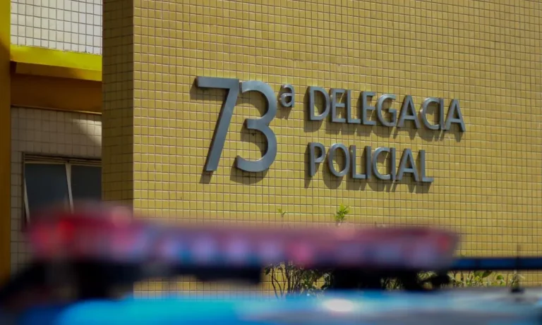 Aposentado tem carro furtado enquanto acompanhava esposa em consulta médica em São Gonçalo