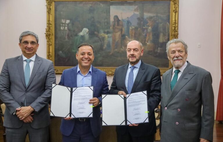 Rodrigo Neves e Ricardo Couto assinam acordo para transformar área do Caio Martins em parque e reservatório