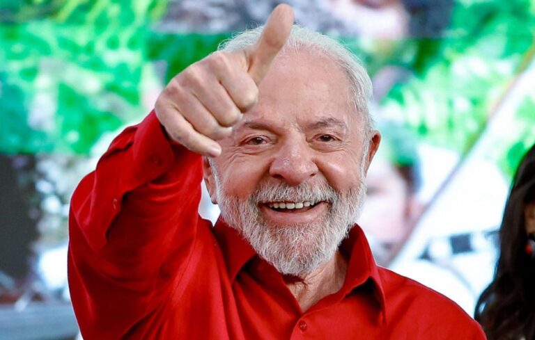 Lula volta a defender fim da escala 6×1 e mais tempo para descanso