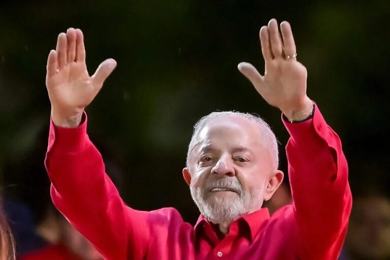 Lula anuncia canetas emagrecedoras no SUS com prescrição médica