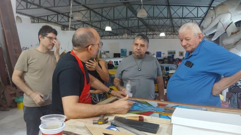 Maricá forma novos alunos em curso de conservação e produção de vitrais