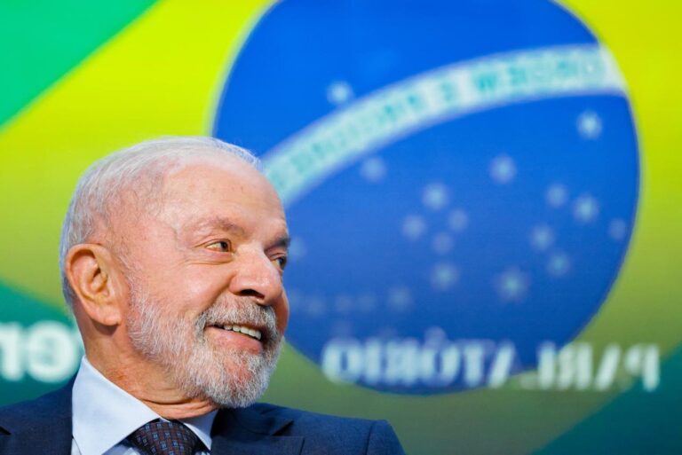 Lula assina parecer que garante afastamento remunerado a mulheres vítimas de violência doméstica