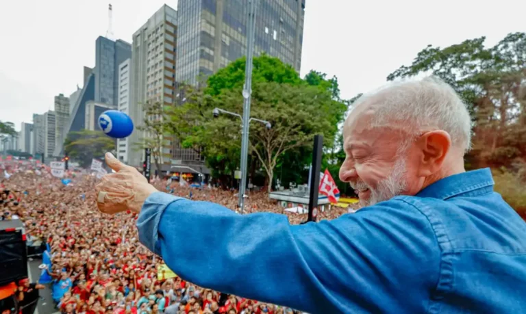 Quem não votou no primeiro turno pode participar do segundo, reforça Lula