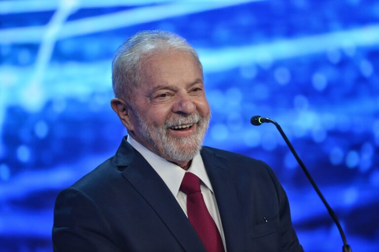 Lula cobra Flávio sobre voto contra licença-maternidade e exige compromisso com fim da escala 6×1